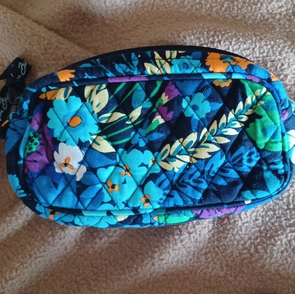 Vera Bradley - Picture 4 of 4